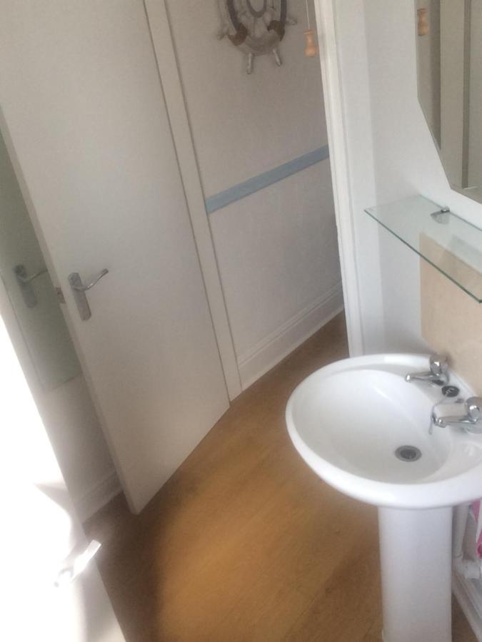 Lovely Little Flat By The Sea In كْليثوربس المظهر الخارجي الصورة