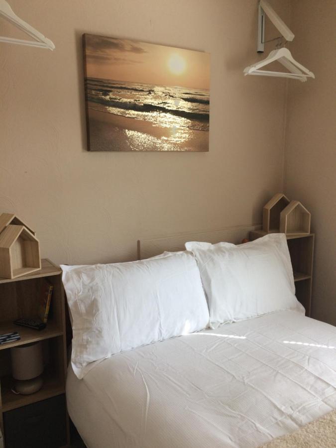 Lovely Little Flat By The Sea In كْليثوربس المظهر الخارجي الصورة